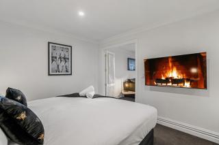 Modern Spacious Town Center Unit with Lake View - 5