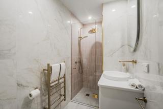 Modern Spacious Town Center Unit with Lake View - 2