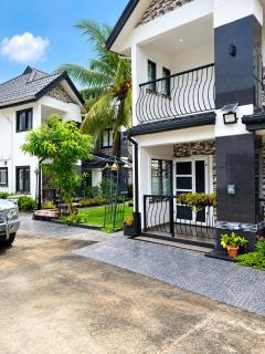 Sandvica Luxe Homes - 9