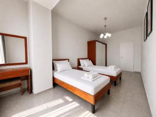 Comfort 2-Bedroom Stay in Central Yerevan - 4