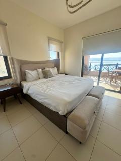Beautiful Seafront Apartment with Amazing View - 9