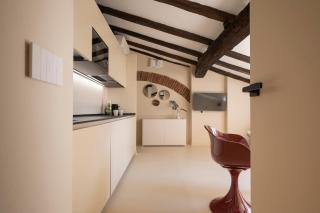 Just Urban Stays - Elegant 2-BR Penthouse with Balcony in City Center - 5