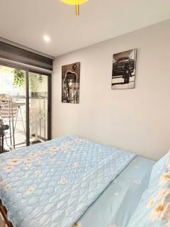 Hud Building Apartment- 5minutes to The Beach - 8