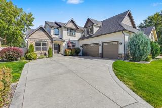 5BR Meridian Custom Home • Pool Table• Home Office - 8