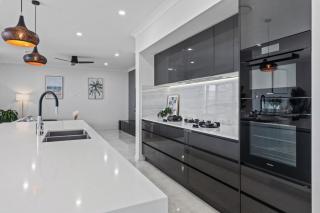 Spacious Pallara Luxe 5BR 4BA and Private Backyard - 7
