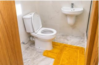 Fortified 4 bedroom House 24hrs Electricity and Pool Lekki - 6