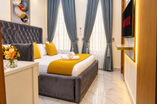 Fortified 4 bedroom House 24hrs Electricity and Pool Lekki - 2