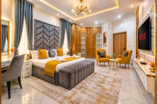 Fortified 4 bedroom House 24hrs Electricity and Pool Lekki - 0