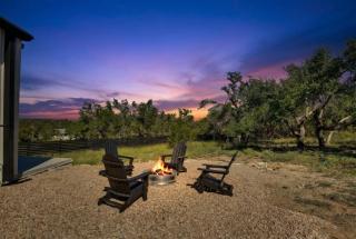 Hill Country Hideaway Modern Barndominium for 6 - 6