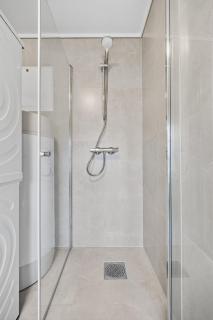 Three bedroom corporate apartment - 6