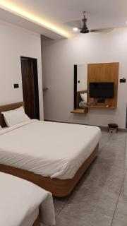 Hotel Dwarkesh - 5
