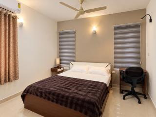 Golden Ark 2BHK Apartment Near KIMS Health, Lulu Mall, Trivandrum Airport, Technopark - 7
