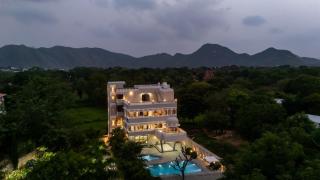 Casa Ganga by Nine Hill Stay Twin Pool 6BHK Villa FatehSagar Lake - 0