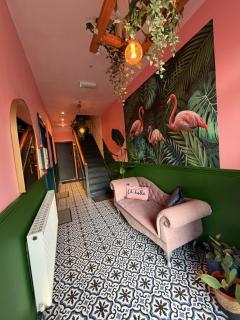 Flamingo Retreat with Hot Tub and private Garden - 2
