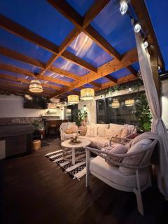 Flamingo Retreat with Hot Tub and private Garden - 7