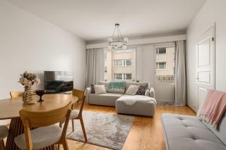 Spacious apartment with sauna by the river - 0