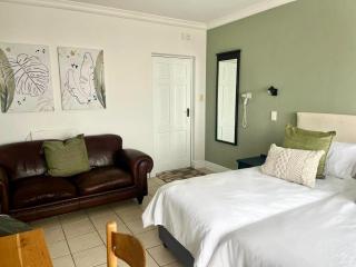 Studio Apartment - Castleton 74C - 2