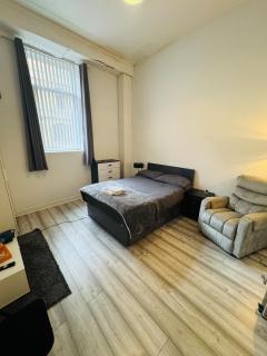 Exec Apartment 2BR Next to Queens & Hampden Park - 3