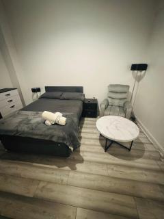 Exec Apartment 2BR Next to Queens & Hampden Park - 2