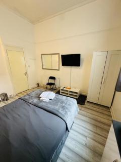 Exec Apartment 2BR Next to Queens & Hampden Park - 4