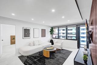 Stylish 3BR Retreat Steps from the Beach with Resort Amenities 1508 - 3
