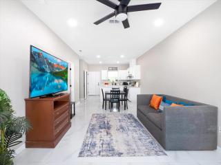 Hummingbird Apt 17 - Renovated Townhome near DHR - 7