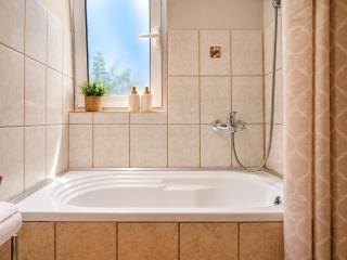 Porto Plaza City Center Apartment AC/Wifi - 4