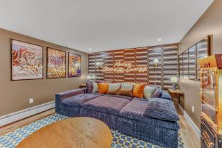 Sauna Hot Tub Game Room Theater Firepit - 5