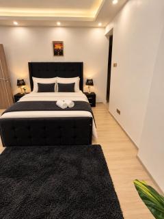 Black & Ivory Two-Bedroom Apartment in Westlands with Gym & Free Parking - 4