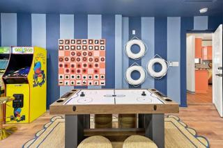Sports Court Putt Putt Gym Pool Hot Tub - 8