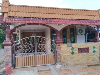 Sri Pagoh Homestay - 0