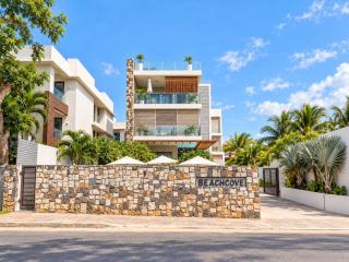 Modern 2-Bed Sleeps 4 with Balcony - 4