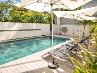 Modern 2-Bed Sleeps 4 with Balcony - 3