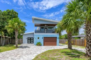 Sleeps 8 Private Pool Dog Friendly Balcony - 3