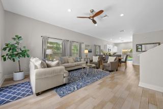 Sleeps 8 Private Pool Dog Friendly Balcony - 1