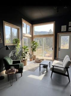 Yellow Shed Ranch Cottage - 0