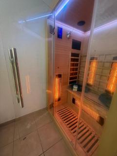 Salute 212, Renovated, Sauna, Jacuzzi, PS5, Free parking - 3