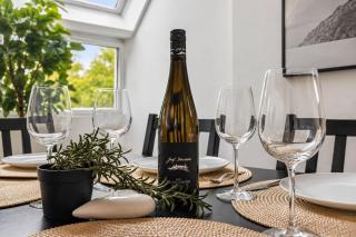 Modern Stay near Kahlenberg & Vineyards - 7