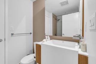 Spadina Modern suites - 1