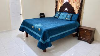Montego Bay 3-Bed Home Sleeps 6 Parking & Garden - 2