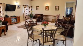 Montego Bay 3-Bed Home Sleeps 6 Parking & Garden - 1