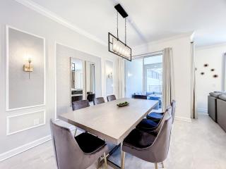 Homey 4BR Townhouse with Waterpark & Private Pool - 5