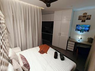 Stay Royal Stay Avika - Super Nova Spira Towers - 4