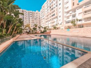 Large Modern 3-Bedroom Apartment, Pool & Private Parking - 7