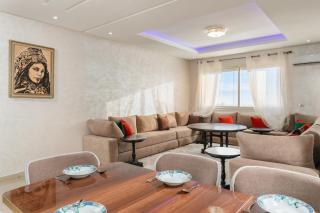Large Modern 3-Bedroom Apartment, Pool & Private Parking - 4