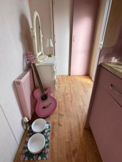 Shabby chic 6 Berth Caravan - 9