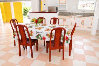 Domaine Palm Garden, Bas de villa 3 càc avec balcon et vaste jardin tropical, proche de Deshaies - 4