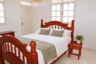 Domaine Palm Garden, Bas de villa 3 càc avec balcon et vaste jardin tropical, proche de Deshaies - 5