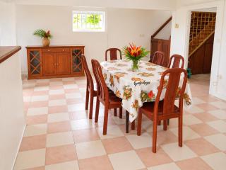 Domaine Palm Garden, Bas de villa 3 càc avec balcon et vaste jardin tropical, proche de Deshaies - 6