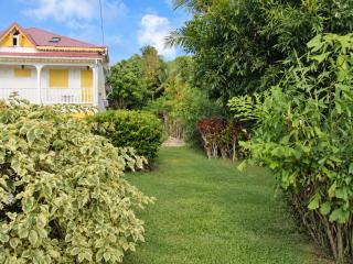 Domaine Palm Garden, Bas de villa 3 càc avec balcon et vaste jardin tropical, proche de Deshaies - 3